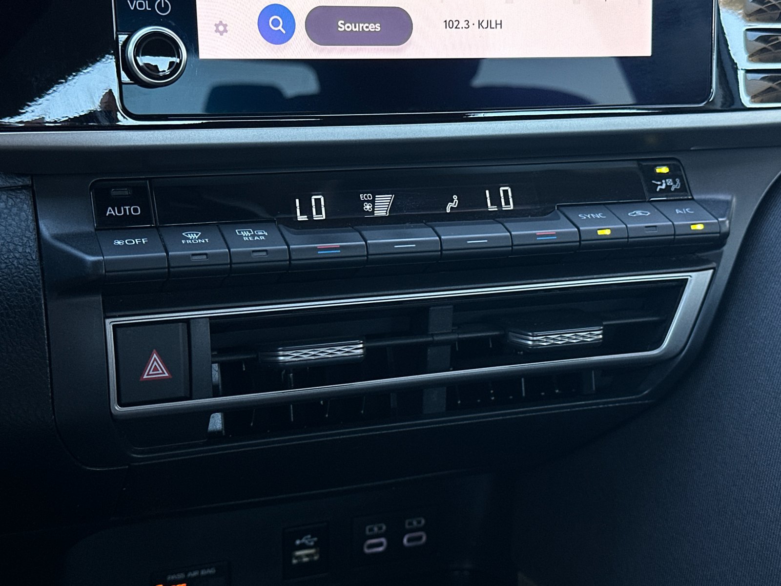 Used 2025 Toyota Camry LE FWD image 17