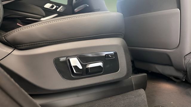 Used 2026 BMW X7 M60i image 43