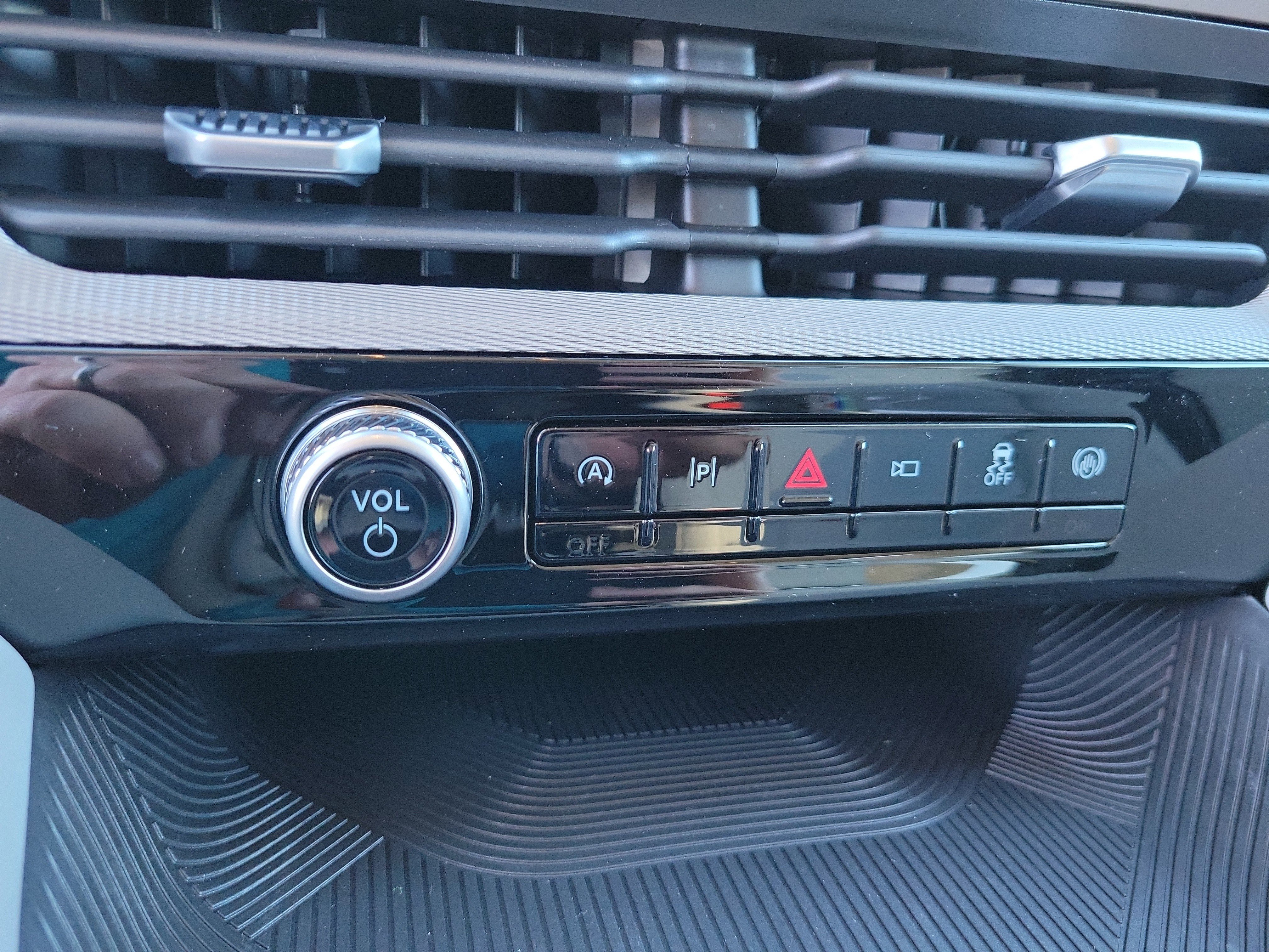 New 2026 Ford Explorer Active w/ Active Comfort Package image 24