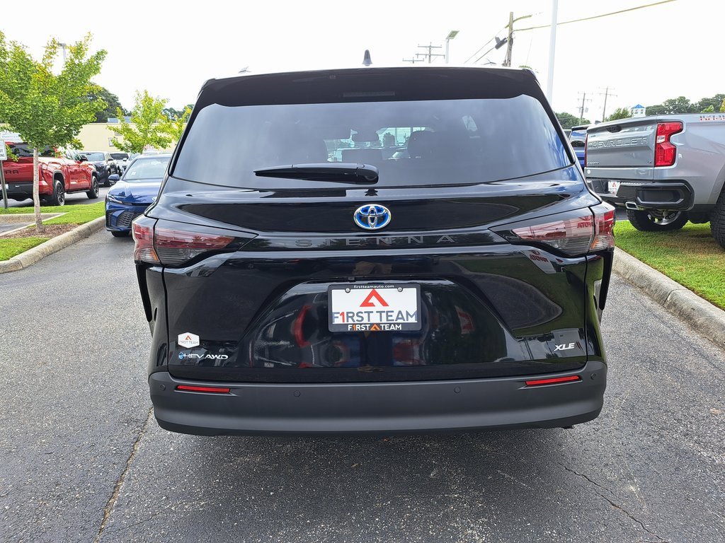 New 2025 Toyota Sienna XLE image 7