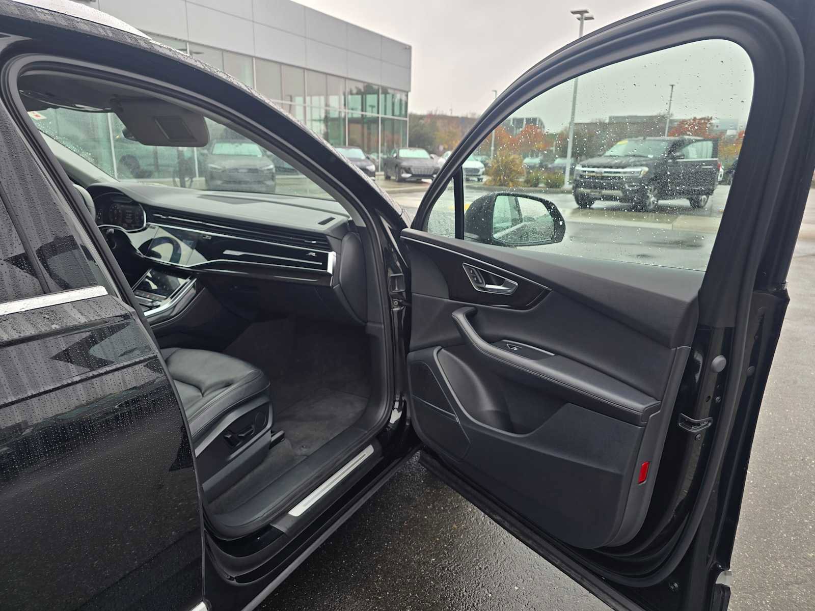 Used 2024 Audi Q7 Premium Plus image 12