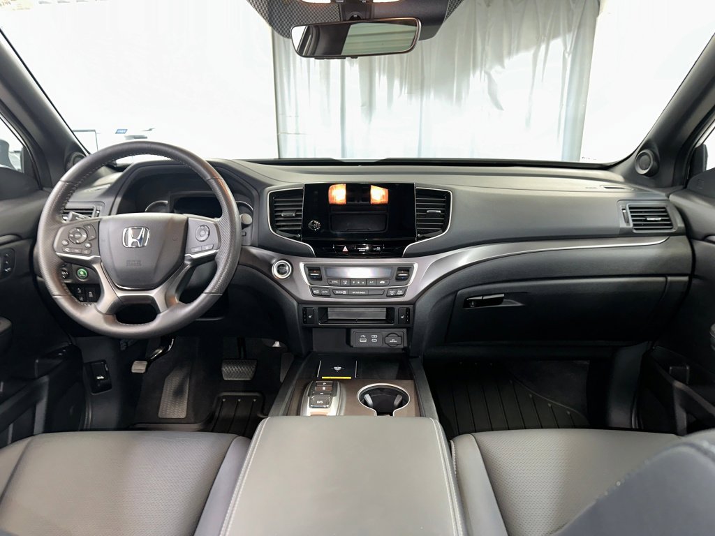 Used 2025 Honda Passport EX-L image 32