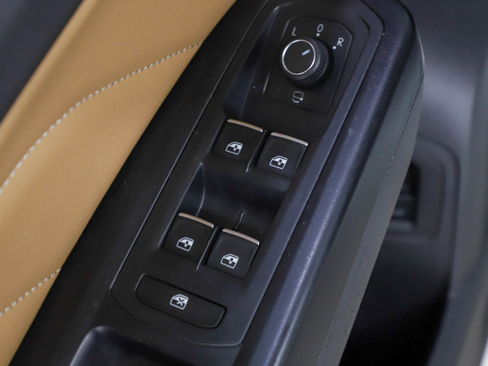 Used 2021 Volkswagen Atlas Cross Sport SEL Premium AWD/4WD image 19