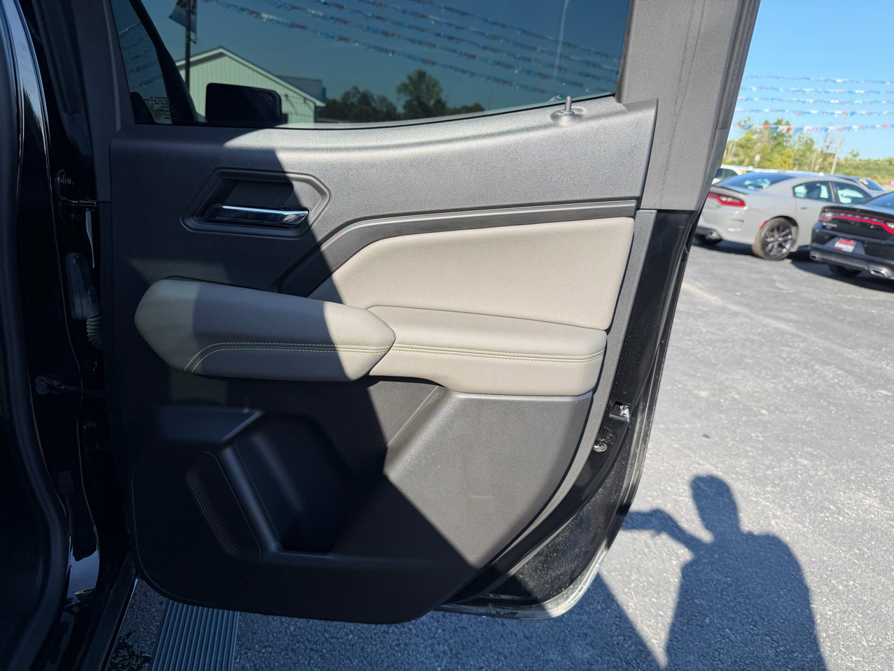 Used 2024 Chevrolet Colorado ZR2 w/ ZR2 Convenience Package III image 17