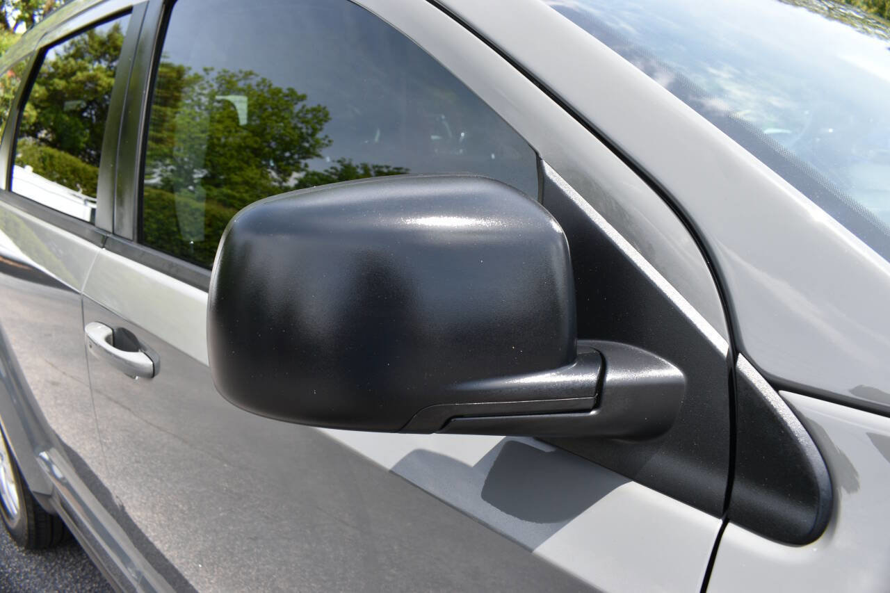 Used 2020 Dodge Journey SE FWD image 33