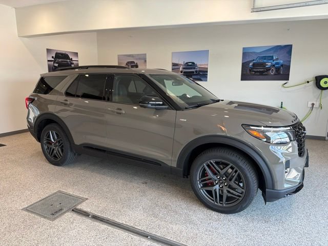 New 2026 Ford Explorer ST-Line w/ ST-Line Street Pack AWD/4WD video 1