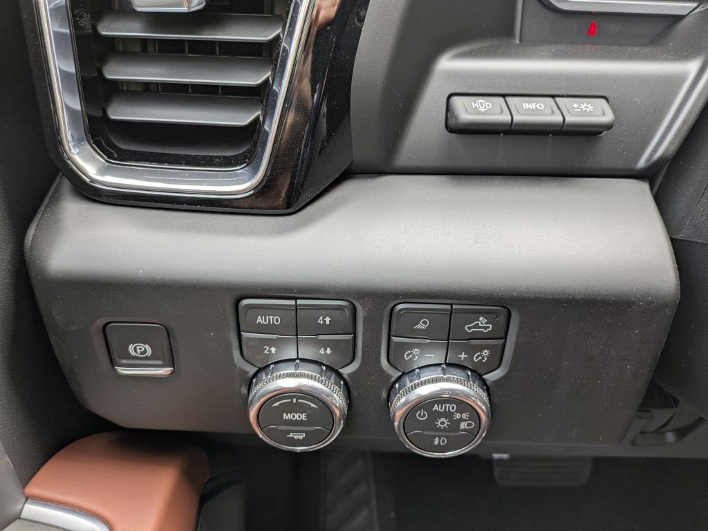New 2026 GMC Sierra 3500 Denali Ultimate w/ LPO, Black Badging Package AWD/4WD image 17
