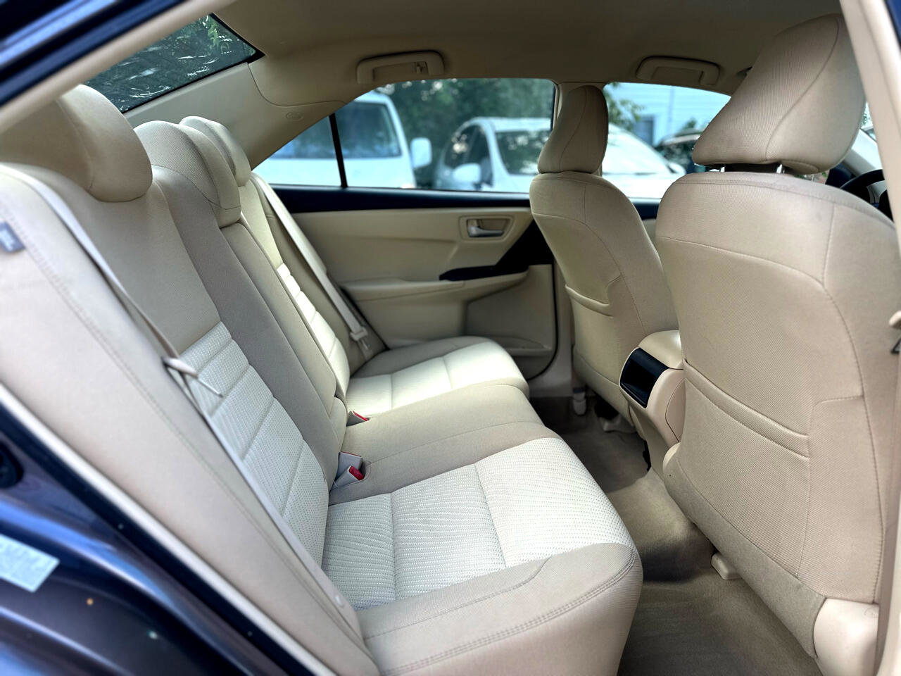 Used 2015 Toyota Camry LE image 27