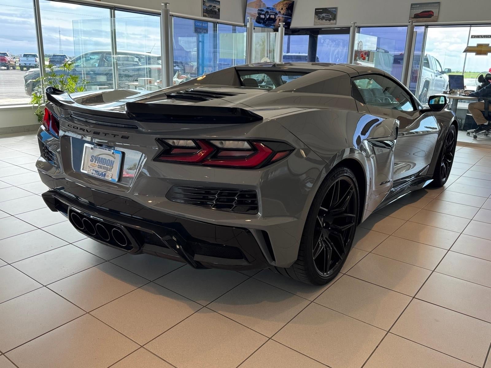Used 2024 Chevrolet Corvette Z06 RWD image 3