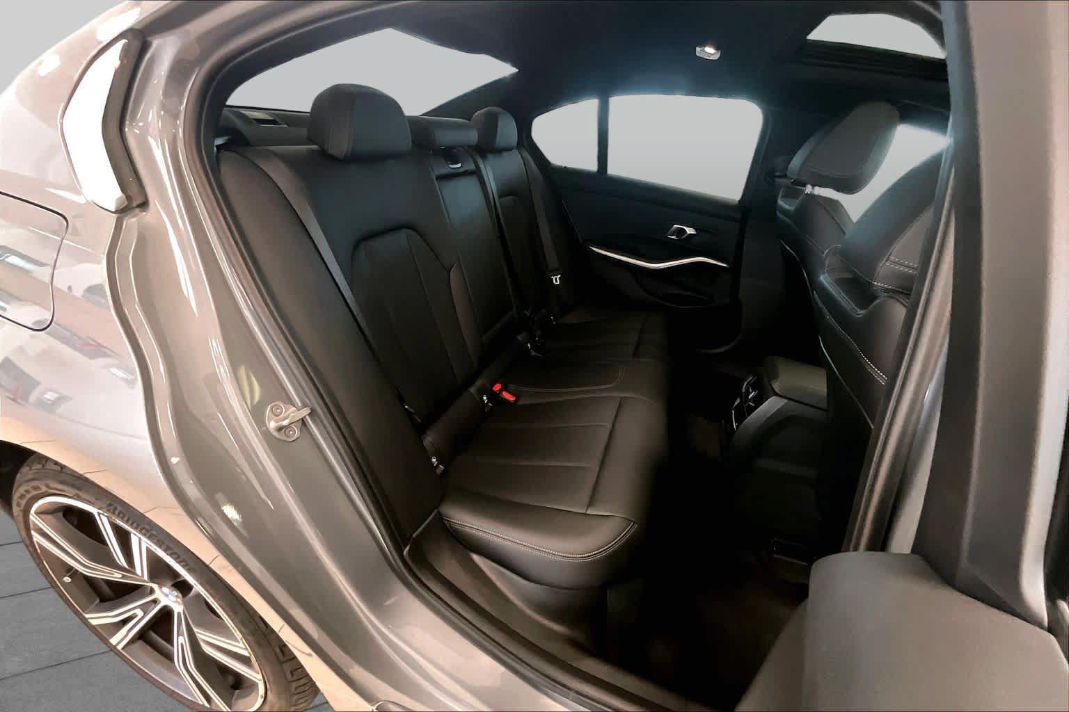 Used 2024 BMW 330i Sedan w/ Premium Package RWD image 18