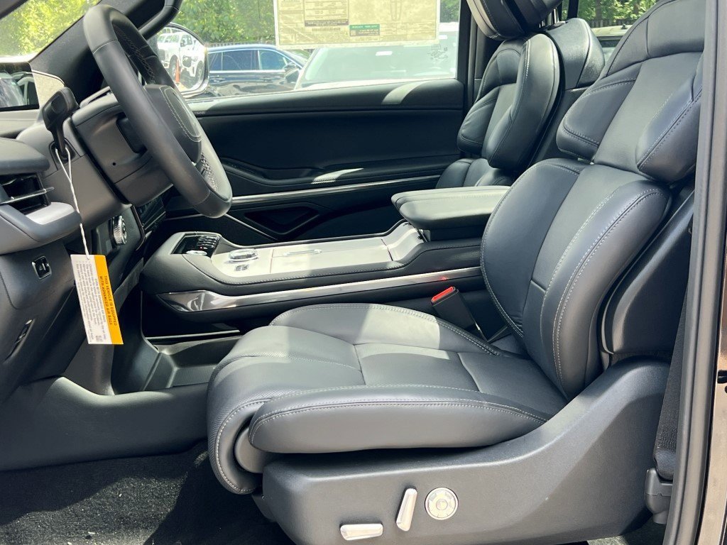 New 2025 Lincoln Navigator L Reserve w/ Jet Appearance Package image 16
