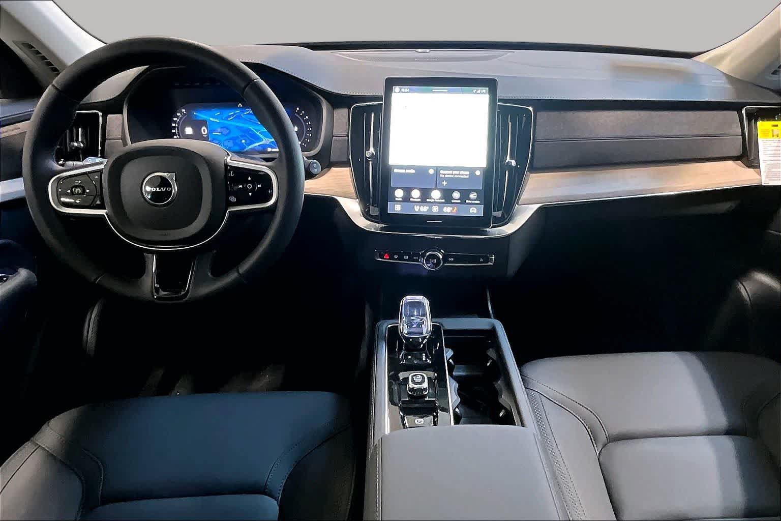 New 2026 Volvo XC90 B5 Plus w/ Protection Package Premier AWD/4WD image 7