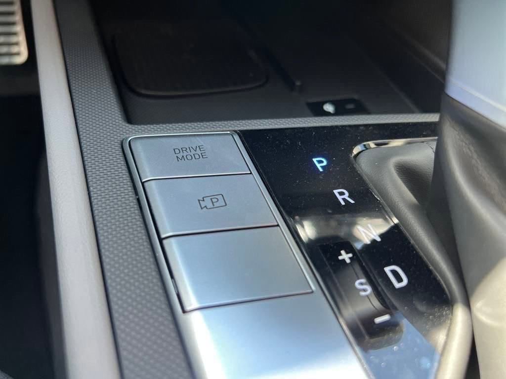 Used 2025 Hyundai Elantra Sport image 18