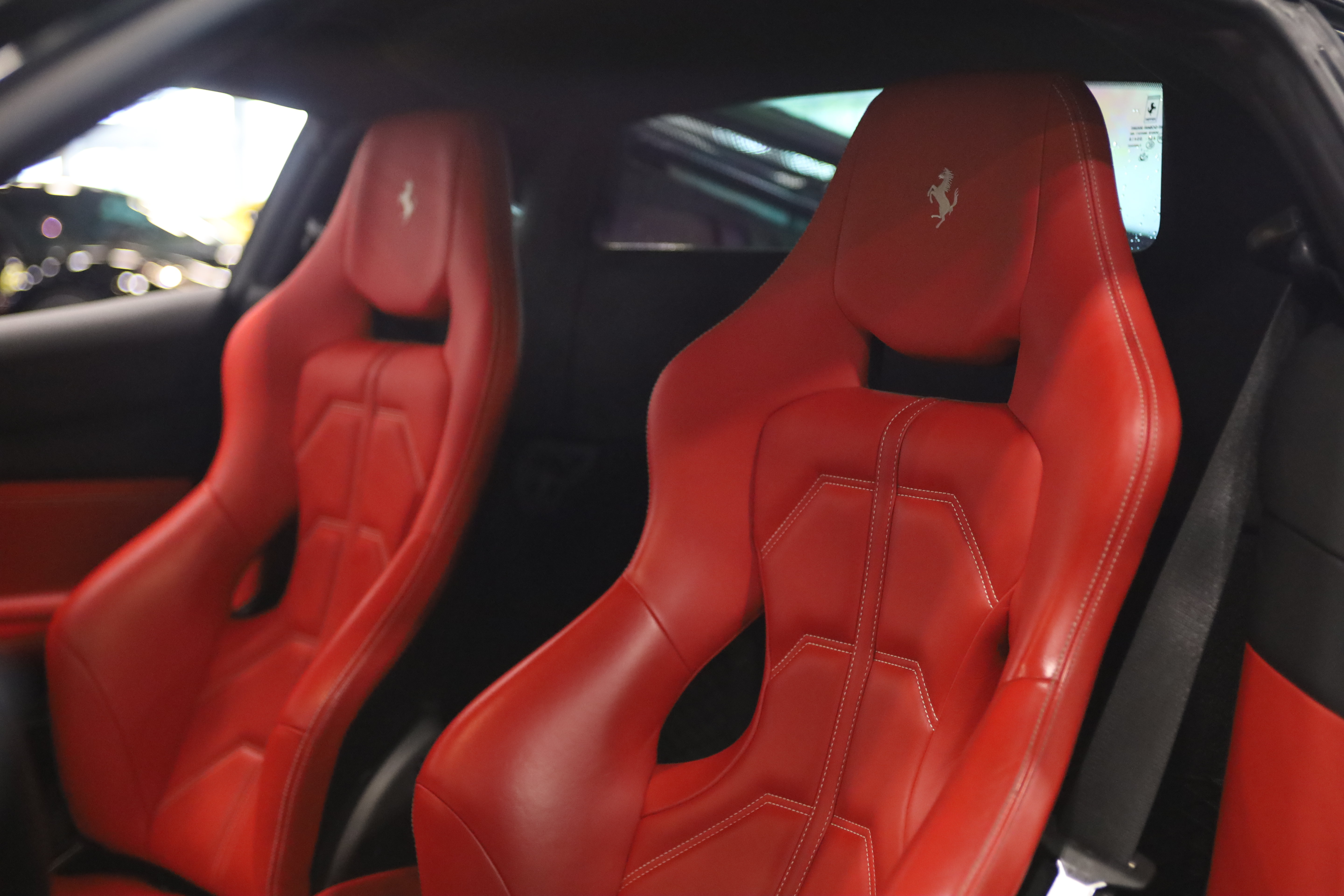 Used 2018 Ferrari 488 GTB RWD image 17