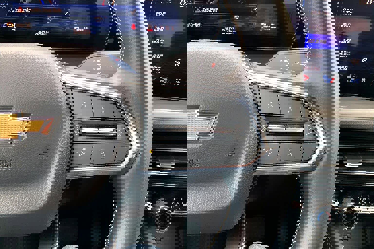 Used 2025 Chevrolet Traverse LT image 24