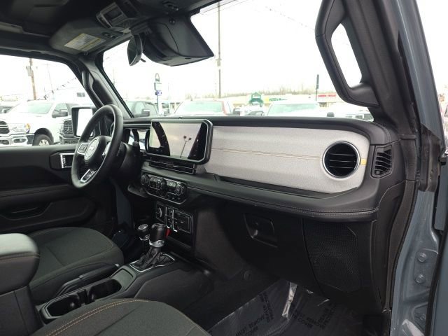 Used 2025 Jeep Wrangler Unlimited Sahara w/ Safety Group image 41