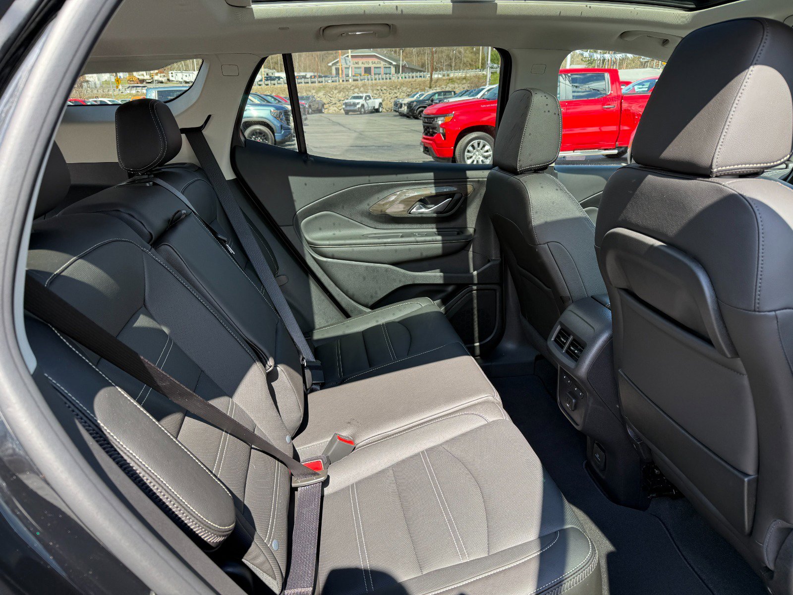 Used 2024 GMC Terrain Denali w/ Black Diamond Edition image 21