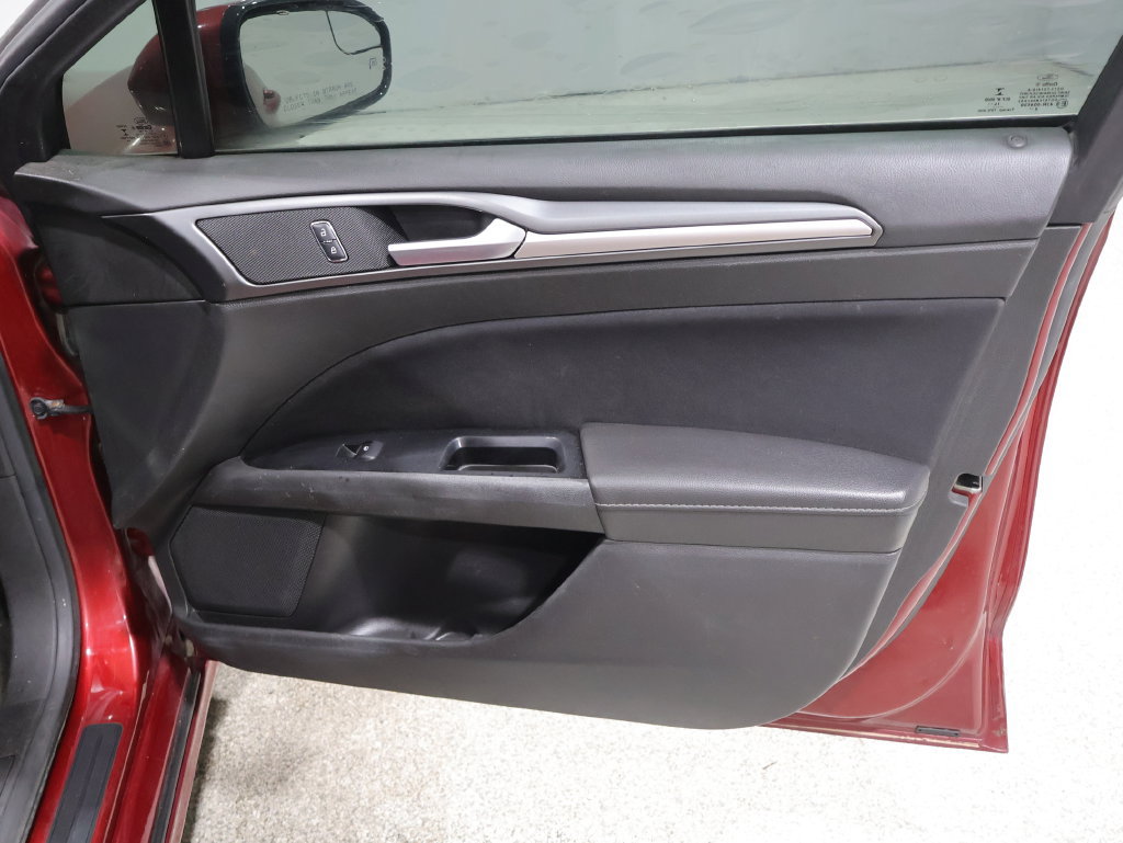 Used 2015 Ford Fusion SE FWD image 25