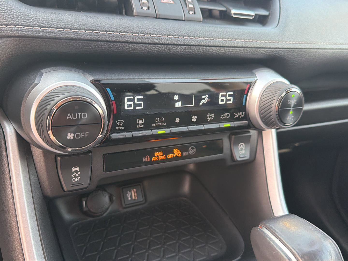Certified 2024 Toyota RAV4 XLE Premium AWD/4WD image 26