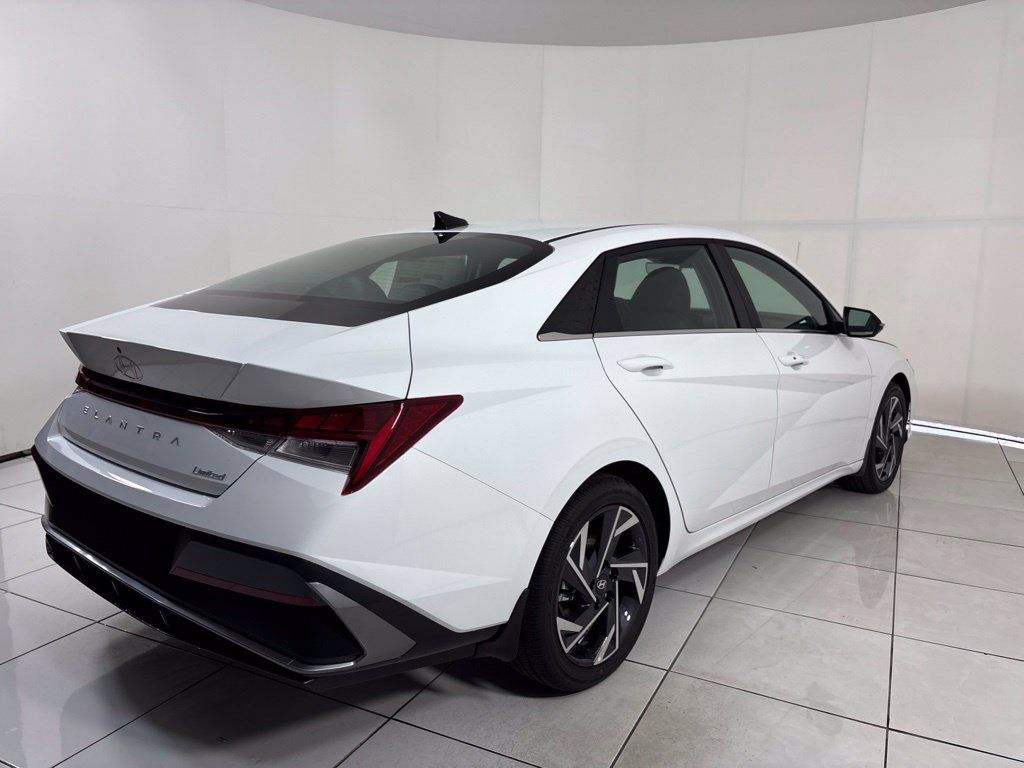 New 2026 Hyundai Elantra Limited FWD image 5