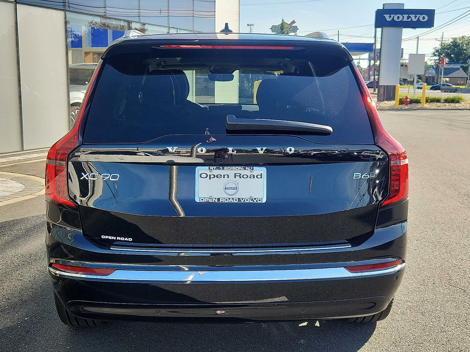 Used 2026 Volvo XC90 B6 Plus w/ Protection Package Premier AWD/4WD image 5