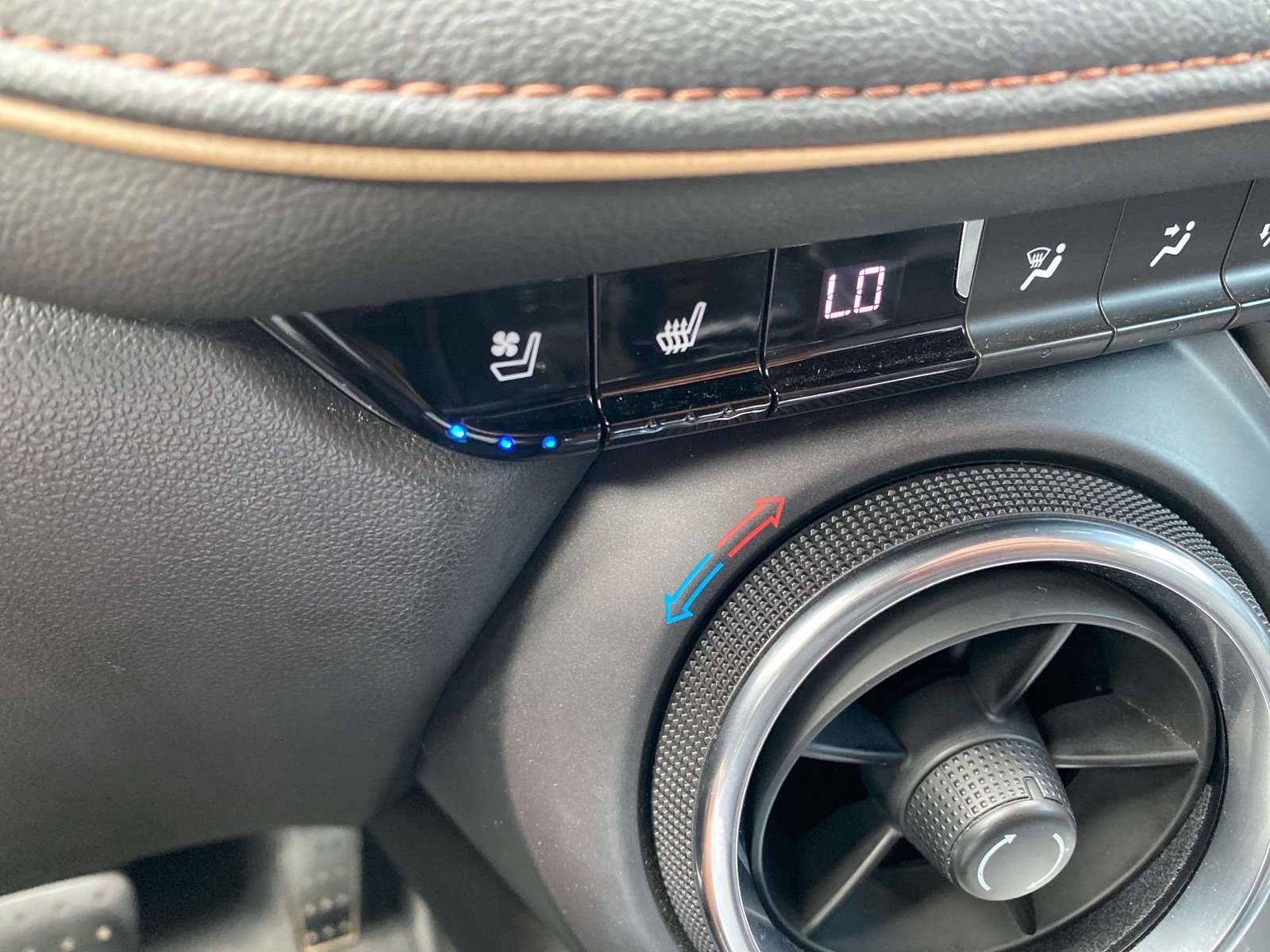Used 2019 Chevrolet Blazer Premier w/ Sun and Wheels Package FWD image 15