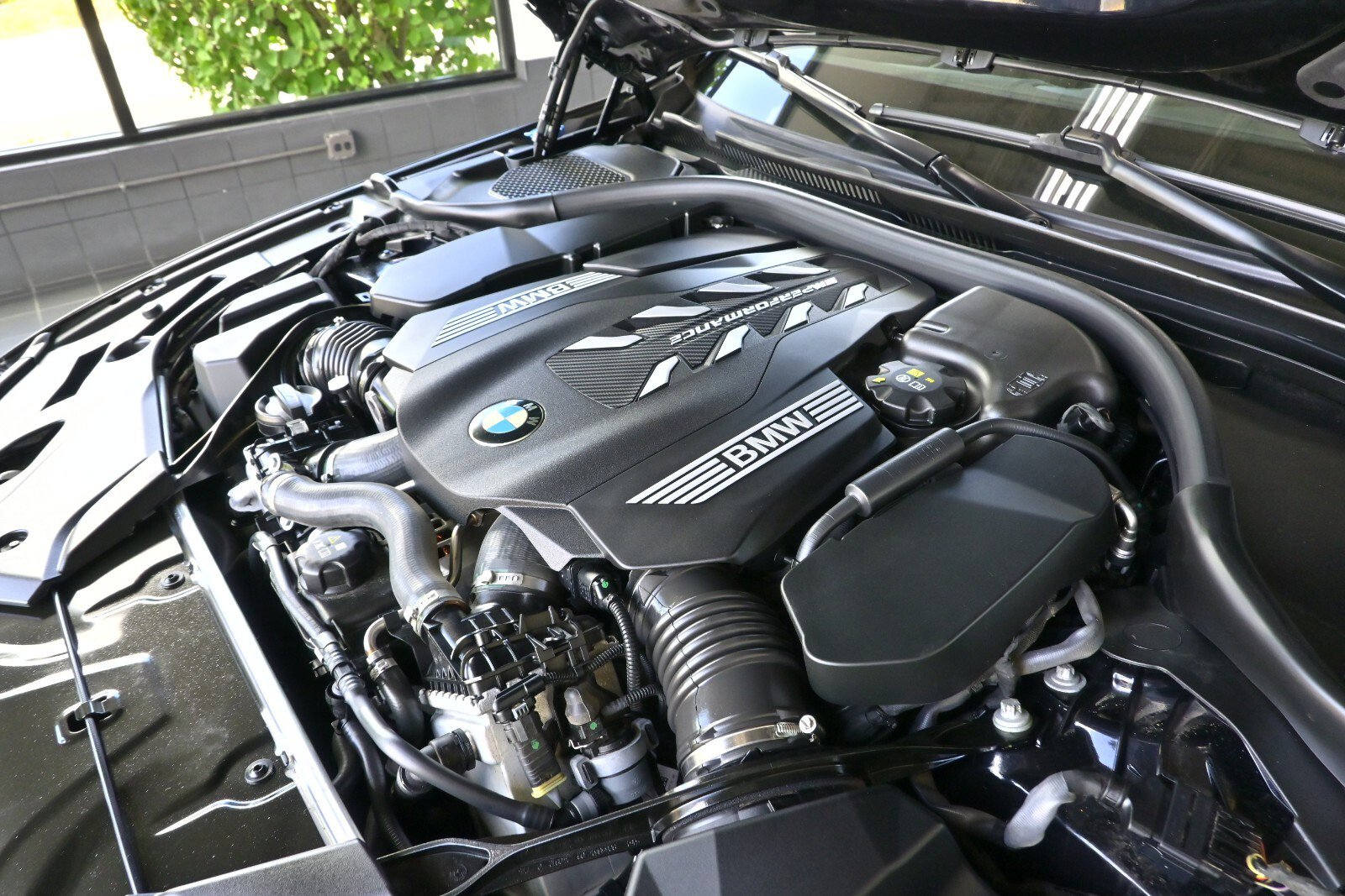 Used 2023 BMW M550i xDrive w/ Executive Package image 29