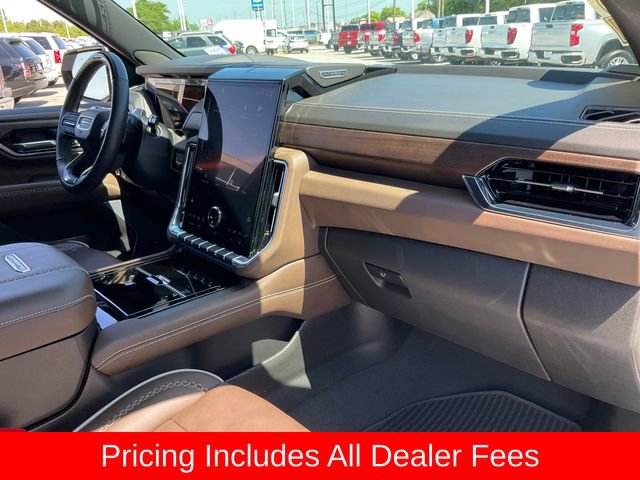Used 2025 GMC Yukon Denali Ultimate AWD/4WD image 26