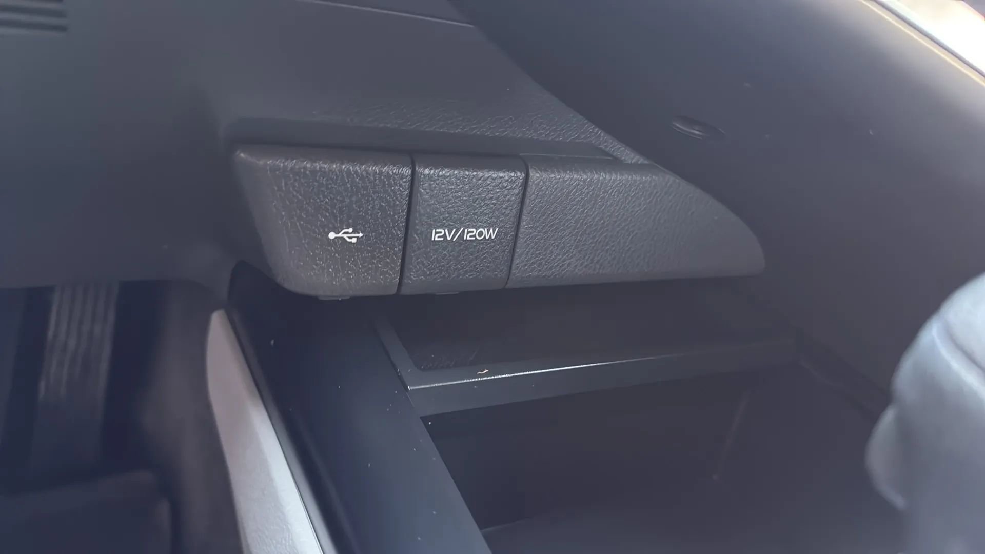 Used 2020 Toyota Camry LE image 19