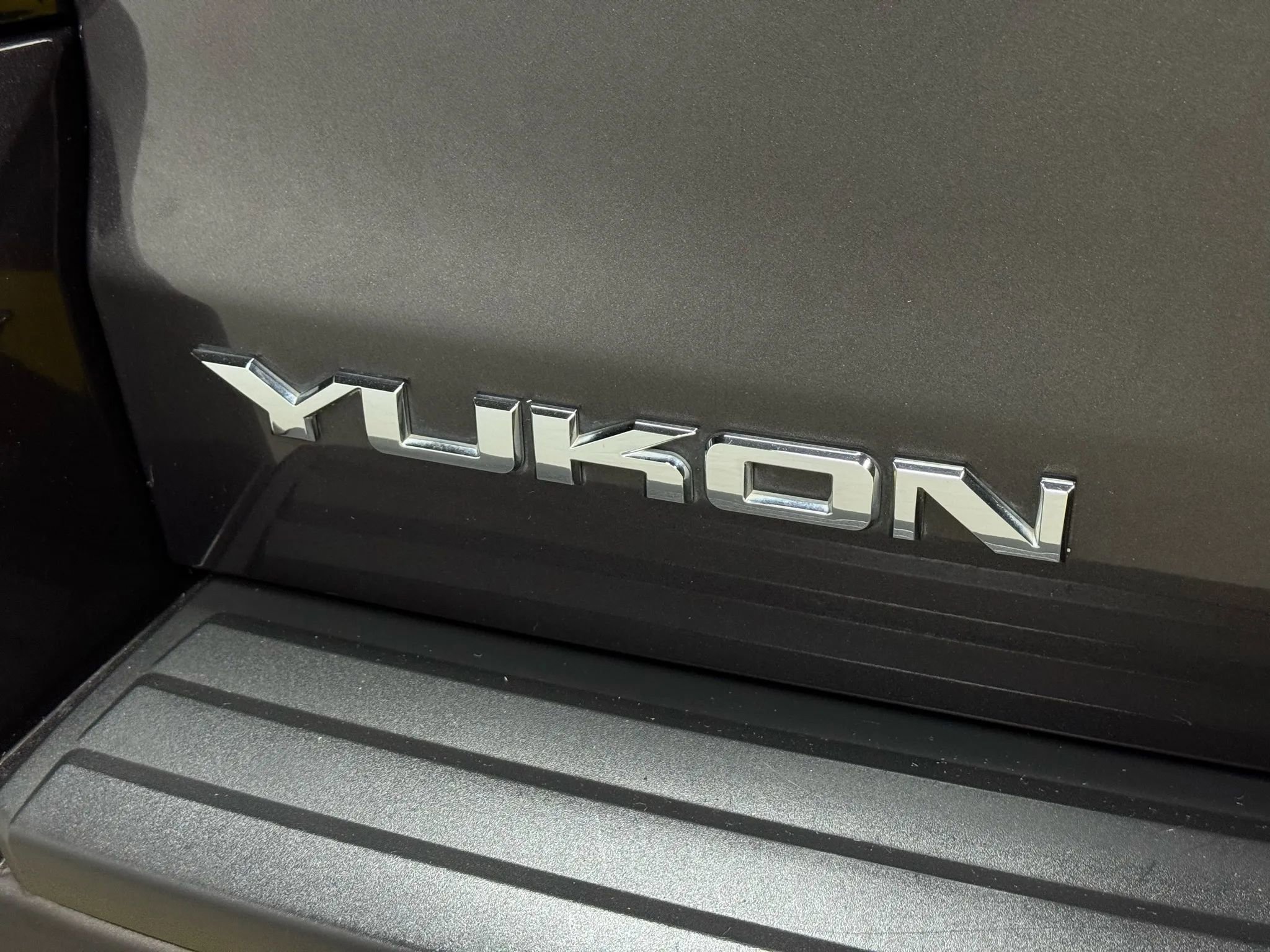 Used 2016 GMC Yukon SLE w/ HD Trailering Package image 13