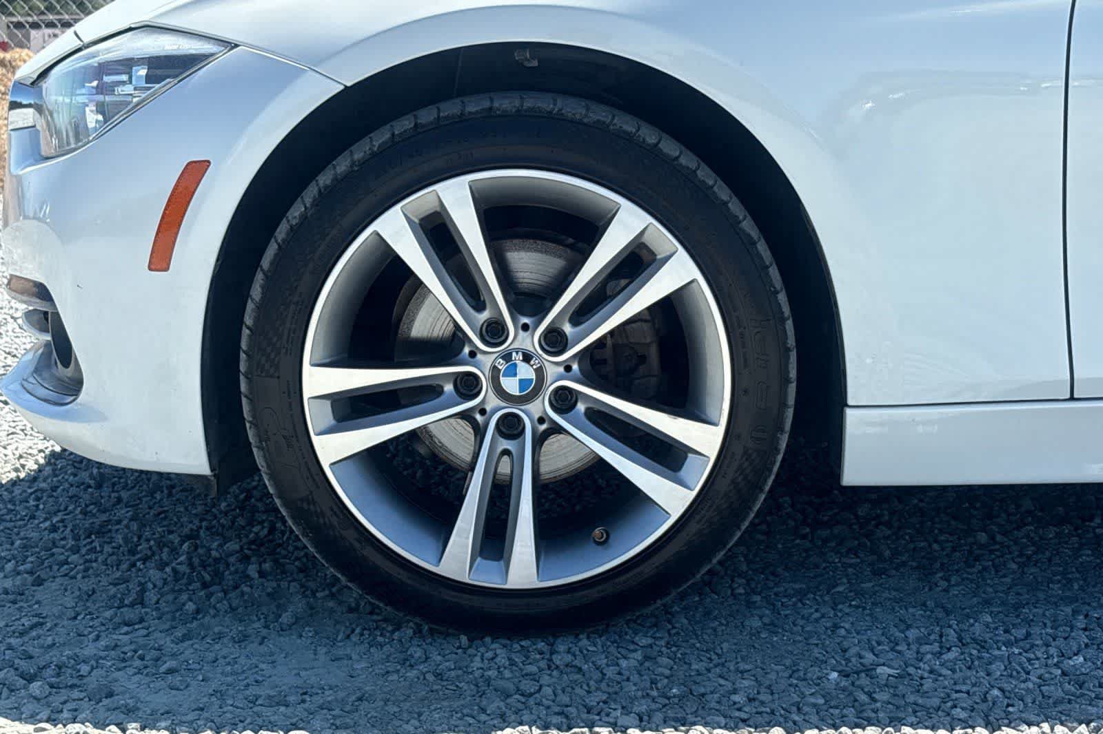 Used 2018 BMW 330i Sedan w/ Convenience Package RWD image 12