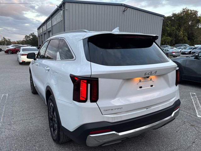 Used 2024 Kia Sorento S image 7