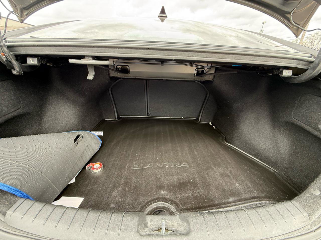 Used 2017 Hyundai Elantra Value Edition w/ Cargo Package image 31