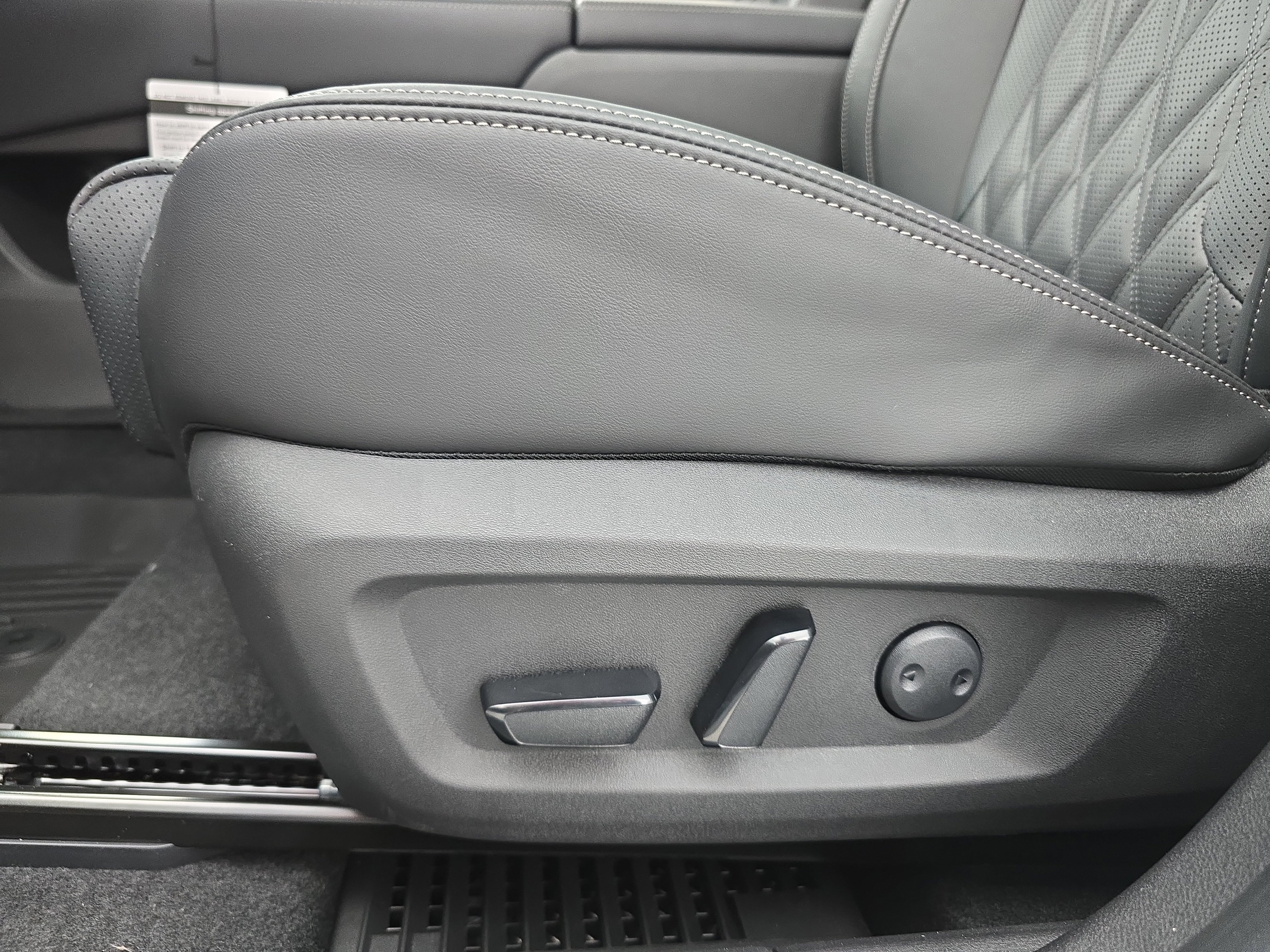 New 2026 Nissan Rogue Platinum image 29