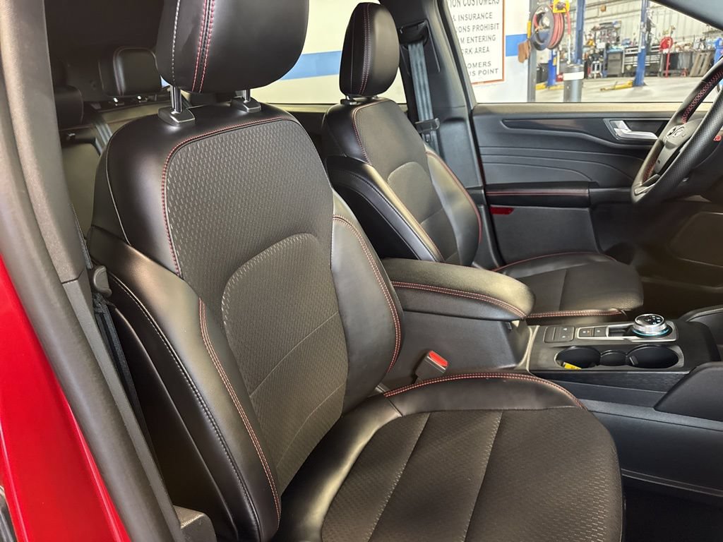 Used 2025 Ford Escape ST-Line AWD/4WD image 29