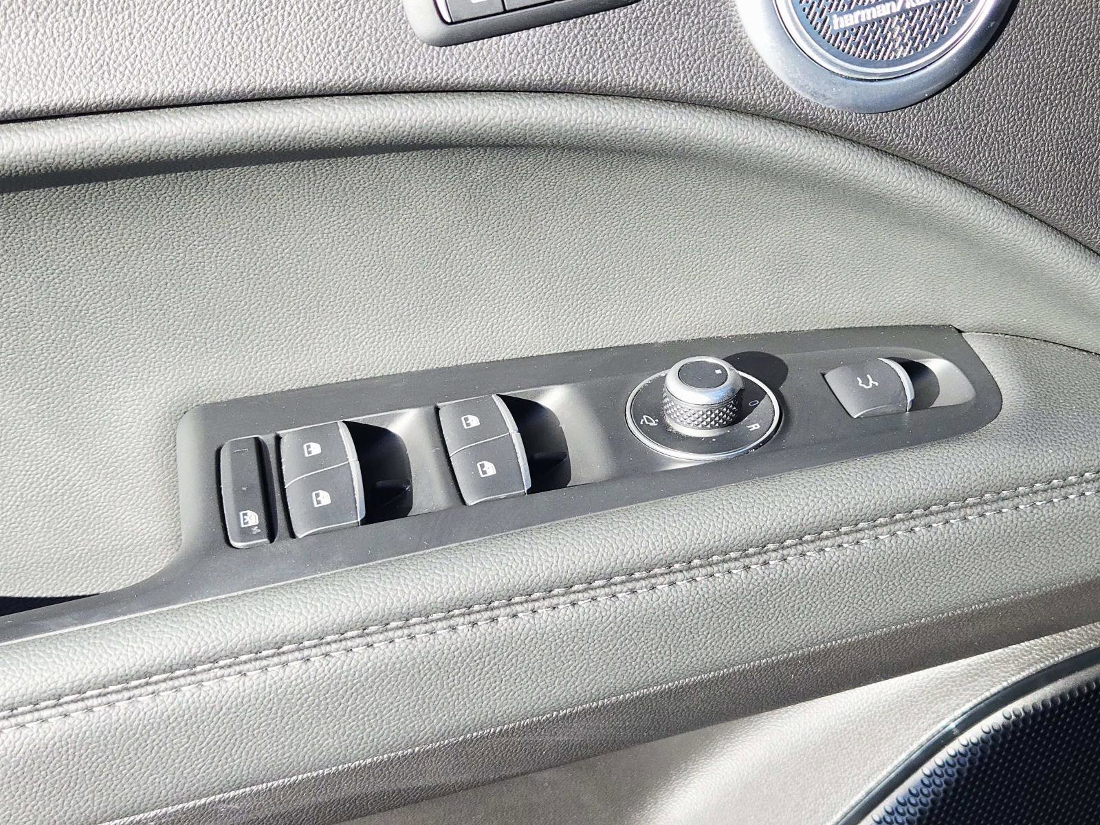 Used 2024 Alfa Romeo Stelvio Veloce image 39