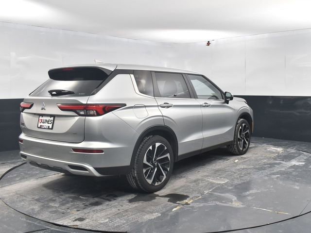 Used 2024 Mitsubishi Outlander SE image 9