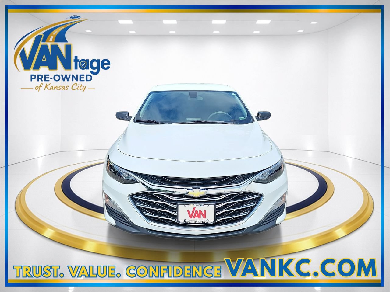 Used 2019 Chevrolet Malibu LT FWD image 2