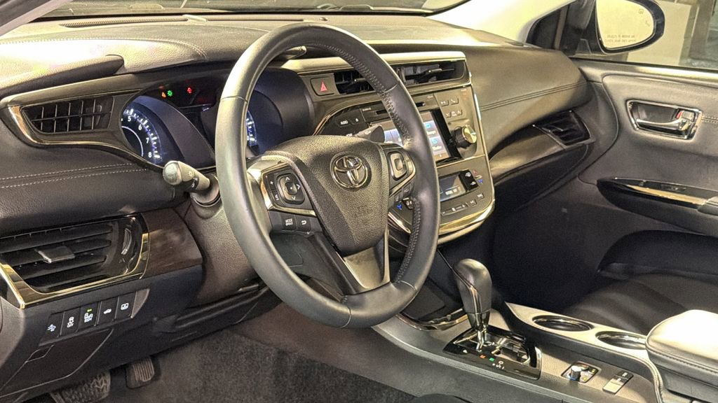 Used 2016 Toyota Avalon Limited image 26