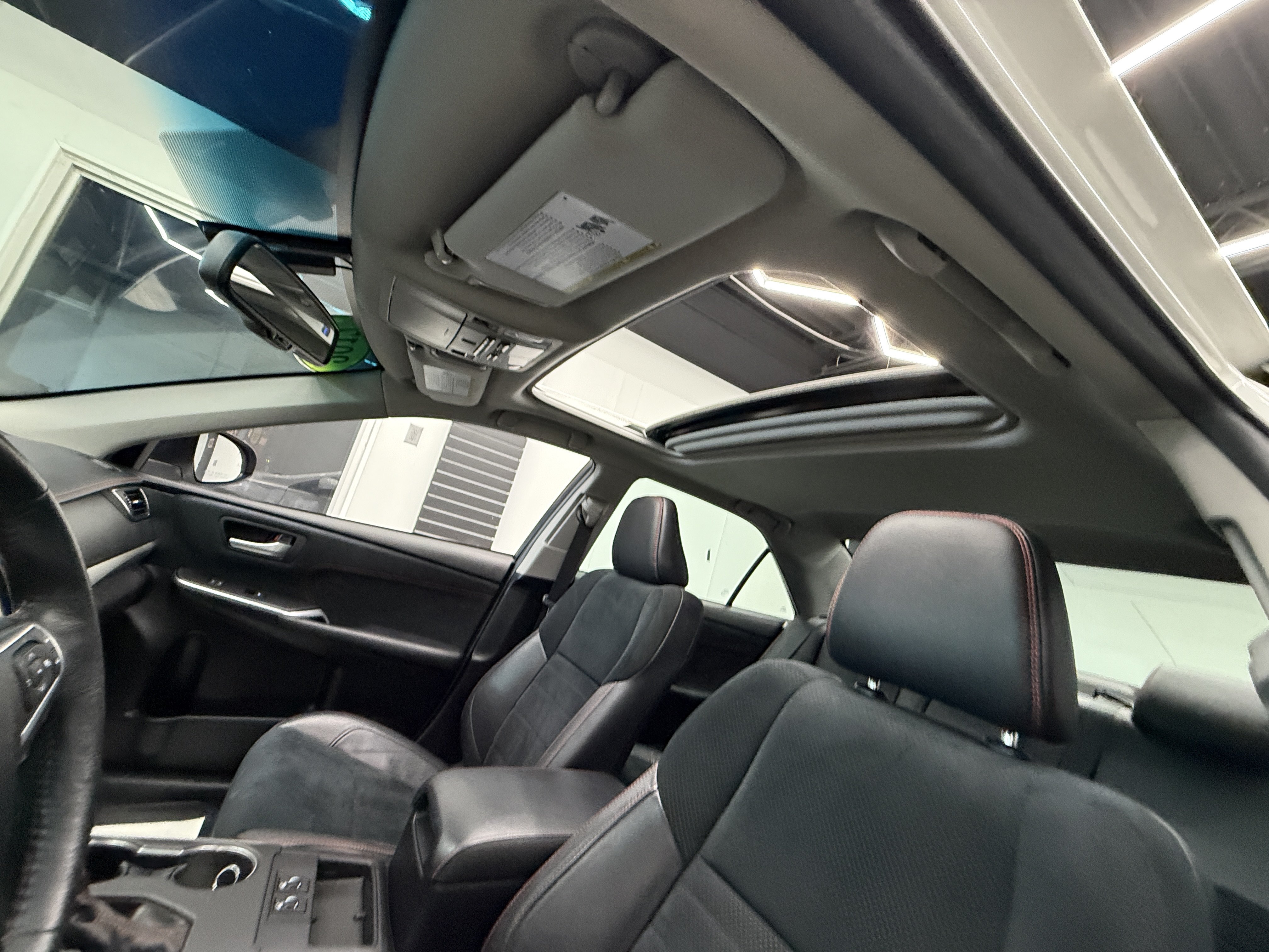 Used 2017 Toyota Camry XSE FWD image 11