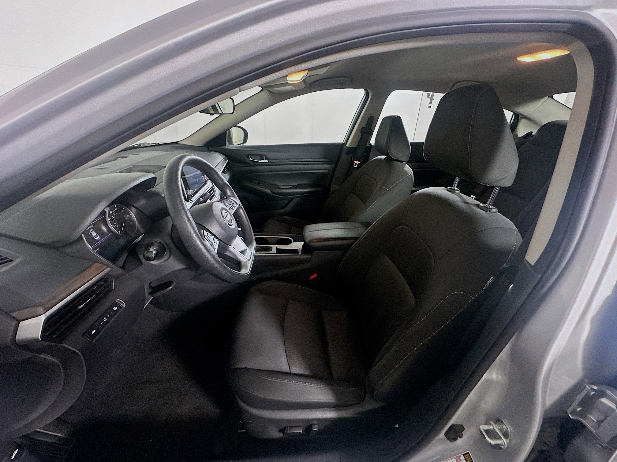 Used 2024 Nissan Altima 2.5 SV image 13