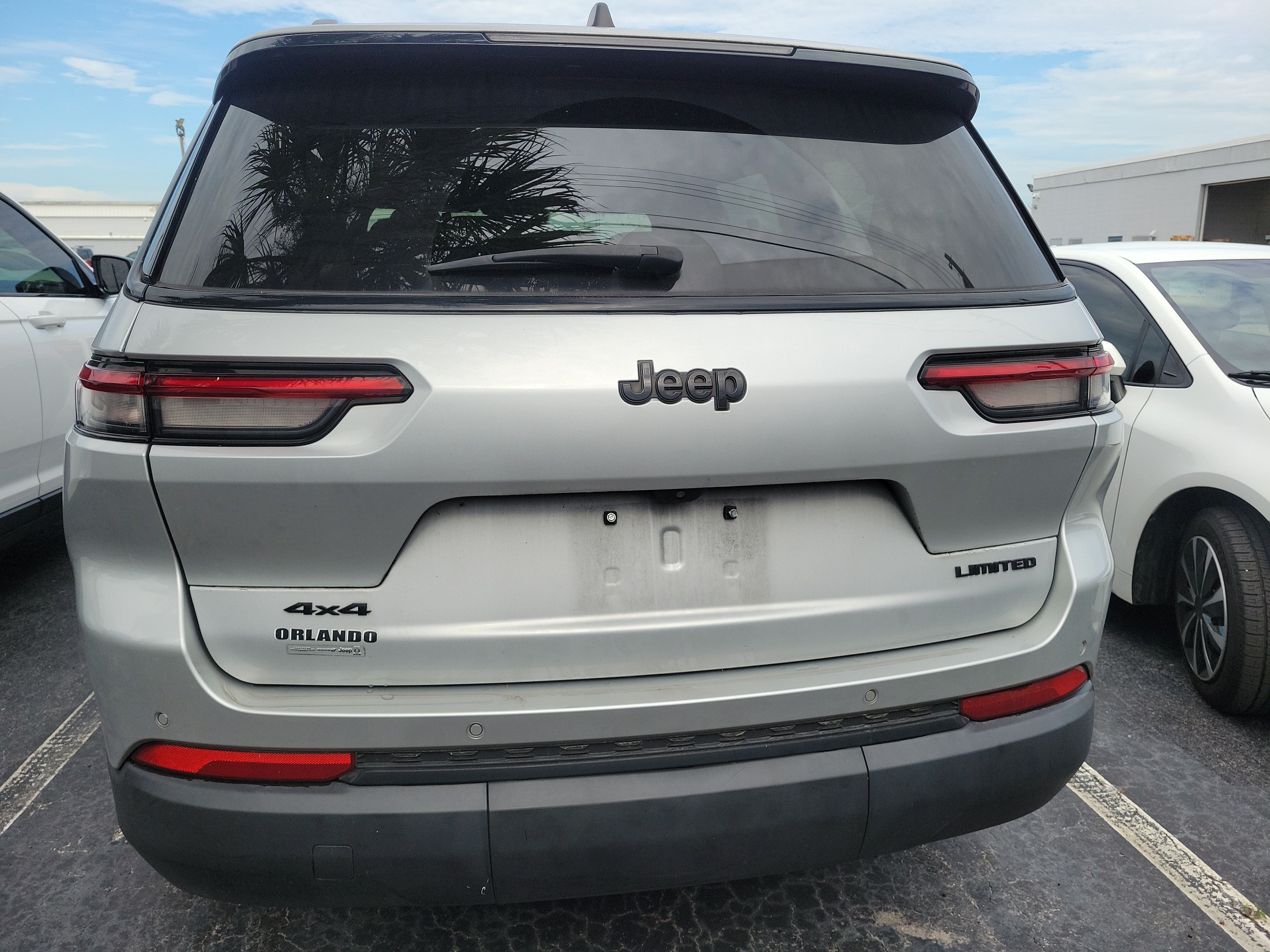 Used 2023 Jeep Grand Cherokee L Limited w/ Luxury Tech Group II AWD/4WD image 4