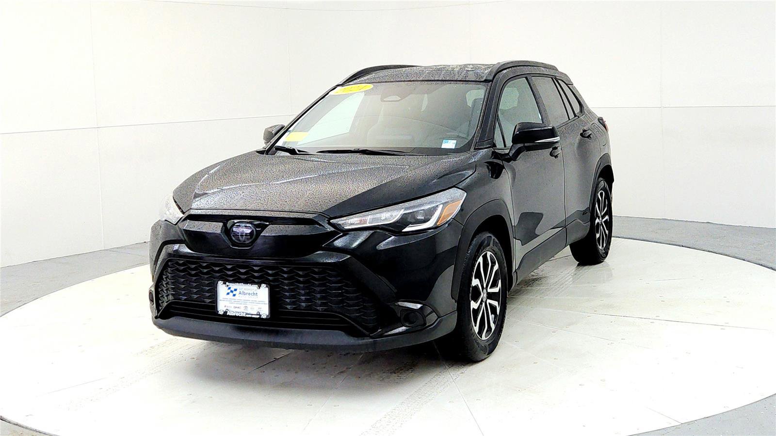 Certified 2024 Toyota Corolla Cross SE w/ Moonroof Package image 2