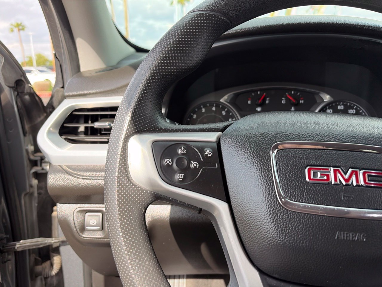 Used 2021 GMC Acadia SLE w/ Driver Convenience Package FWD image 32