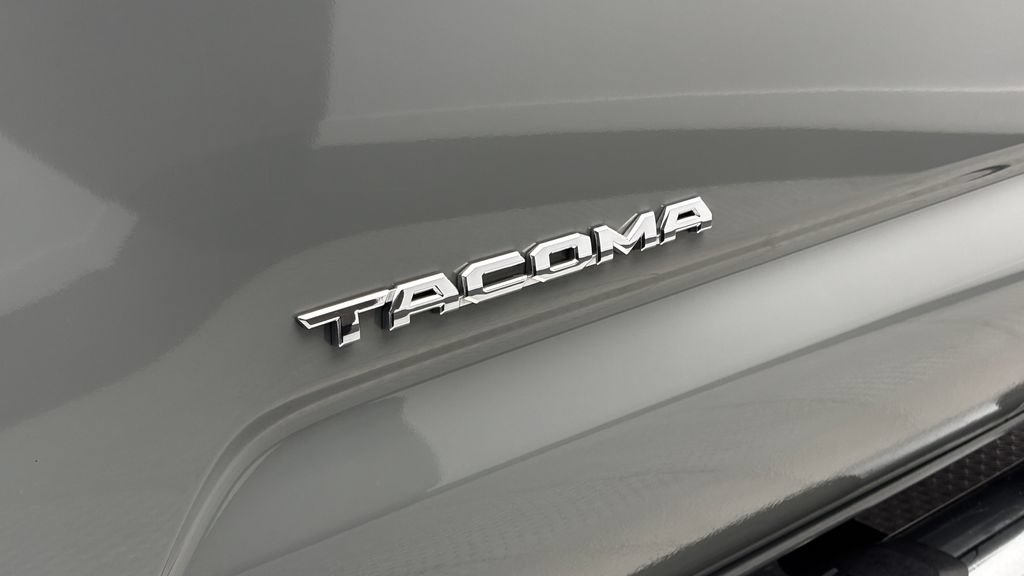 Used 2022 Toyota Tacoma TRD Sport AWD/4WD image 5
