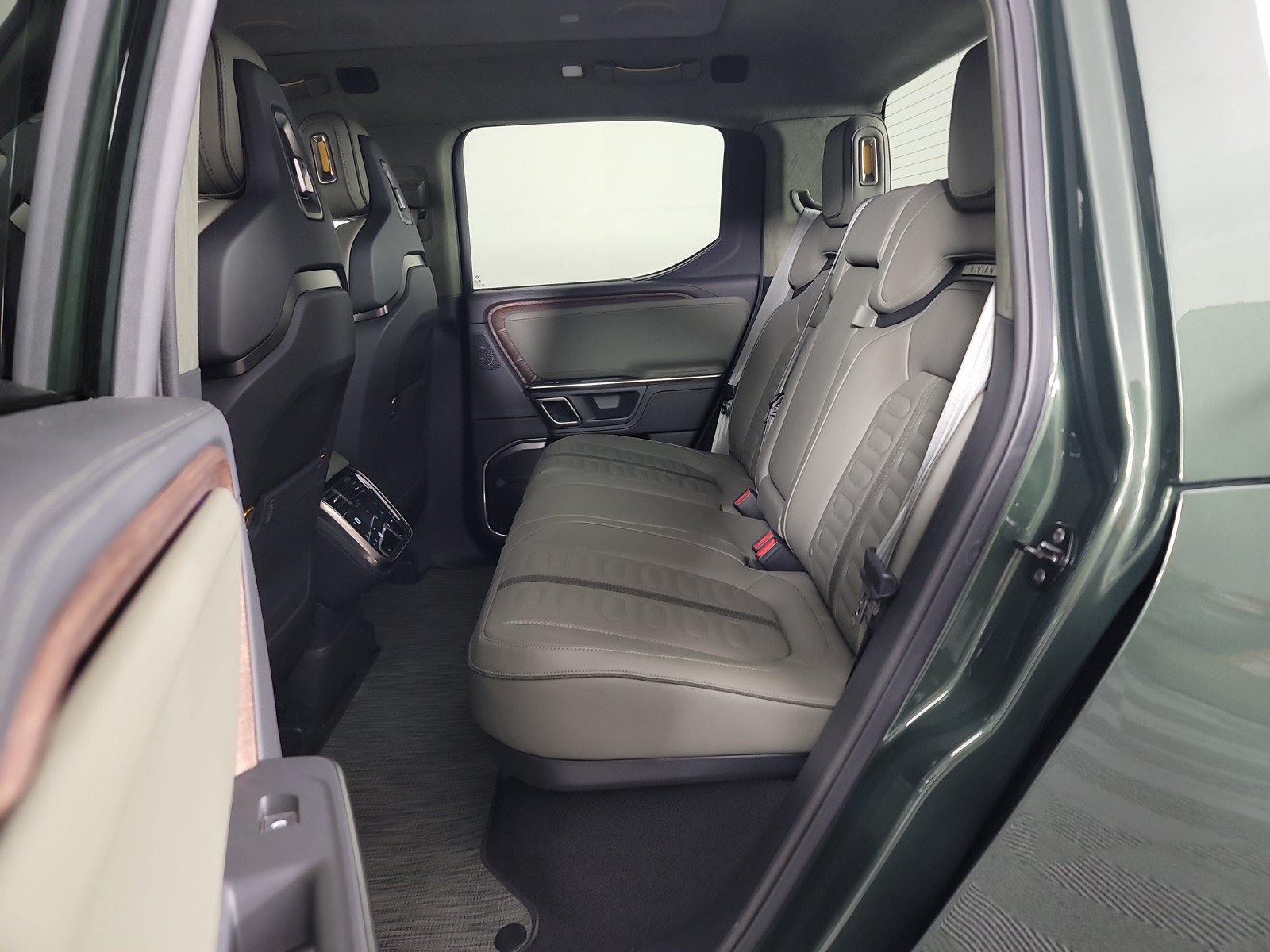 Used 2024 Rivian R1T Adventure AWD/4WD image 21