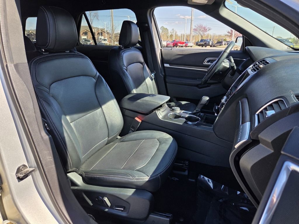 Used 2018 Ford Explorer Limited image 13