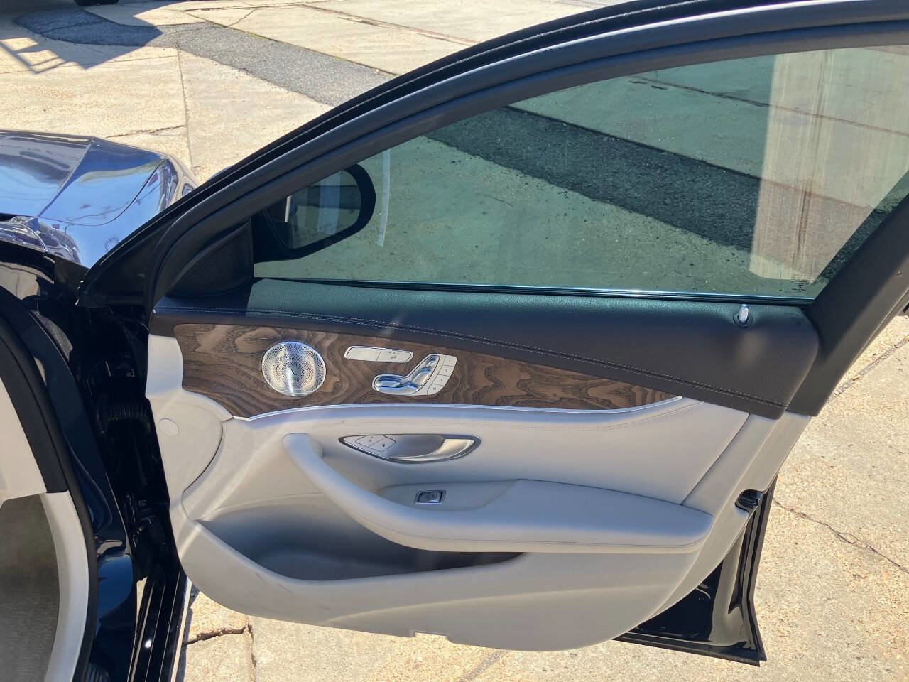 Used 2017 Mercedes-Benz E 300 image 18