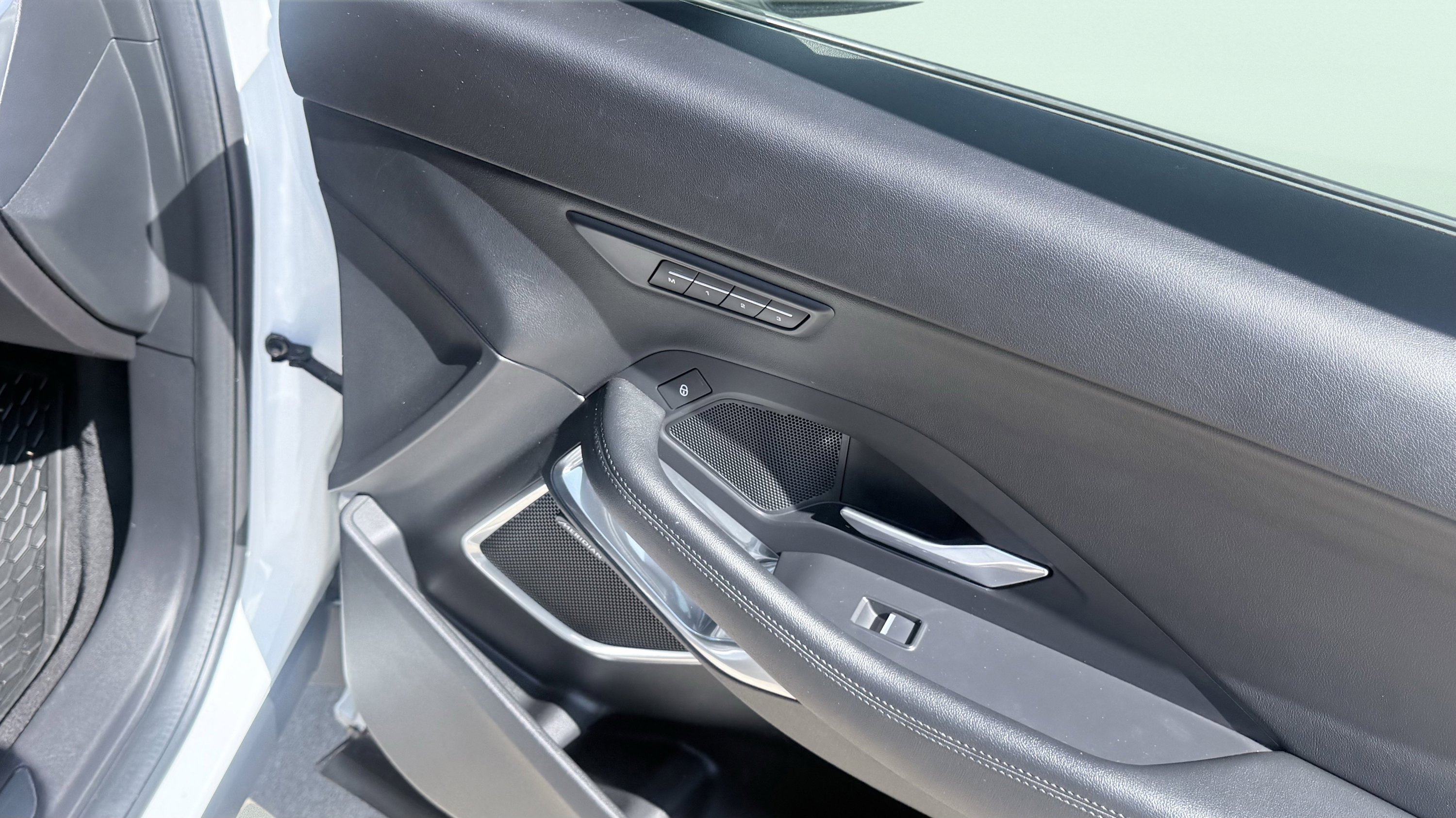 Used 2020 Jaguar E-PACE SE image 47