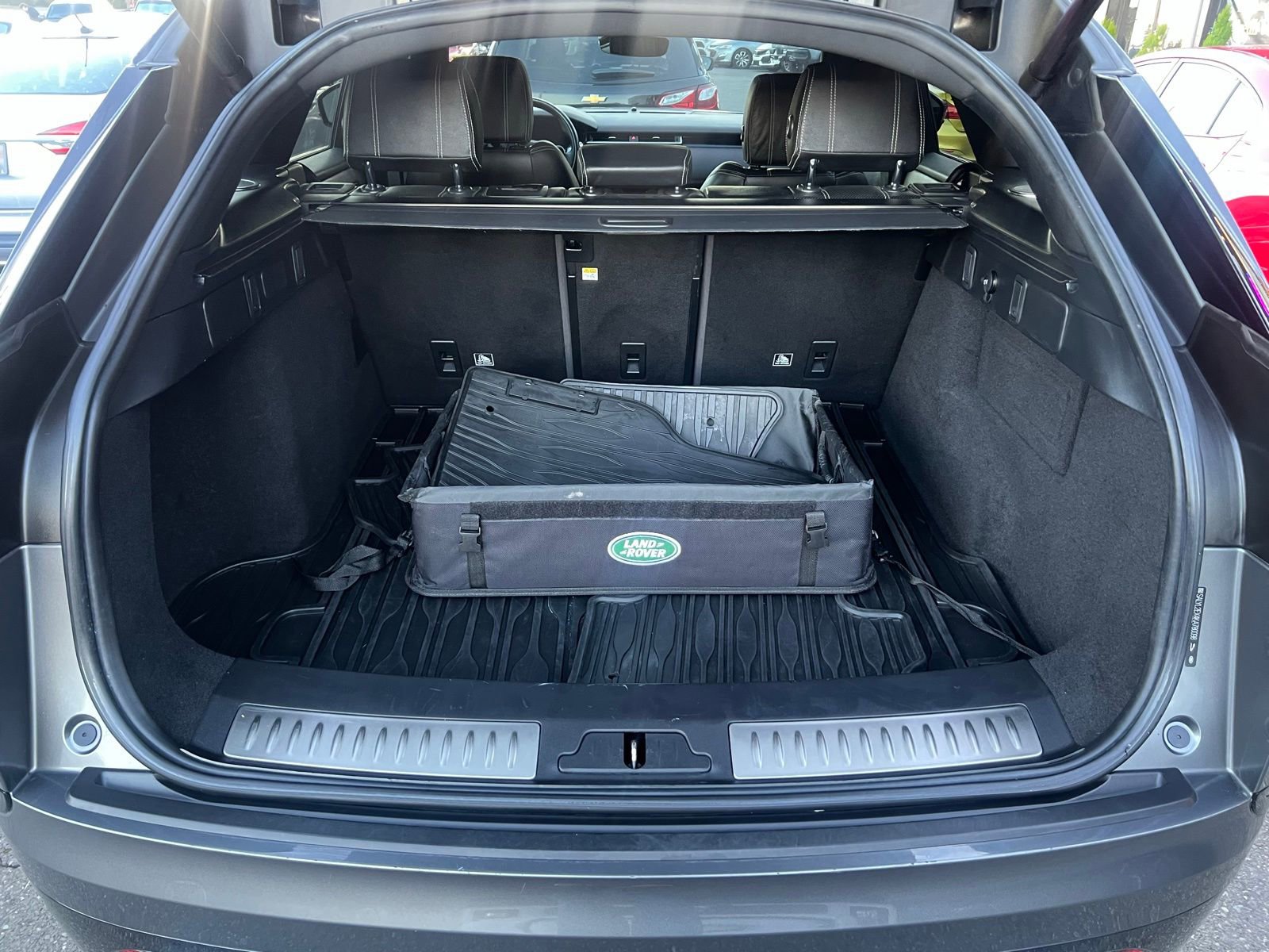 Used 2019 Land Rover Range Rover Velar R-Dynamic SE image 15